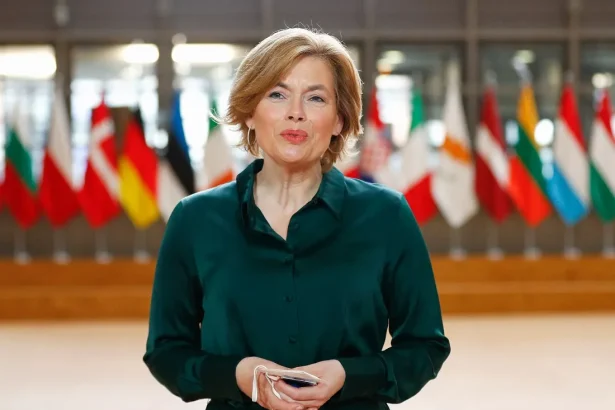 "Η Γερμανία είναι το πορνείο της Ευρώπης" 83