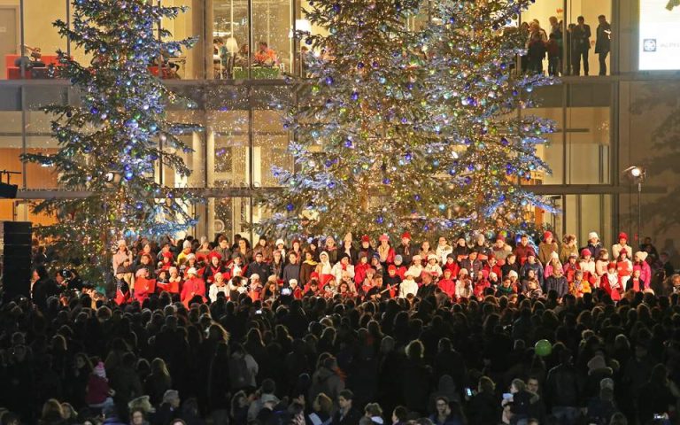 Μαγεία των Χριστουγέννων: Το "Σταύρος Νιάρχος" πλημμυρίζει μουσική - Όλο το εορταστικό πρόγραμμα 4 Μαγεία των Χριστουγέννων: Το "Σταύρος Νιάρχος" πλημμυρίζει μουσική - Όλο το εορταστικό πρόγραμμα 3