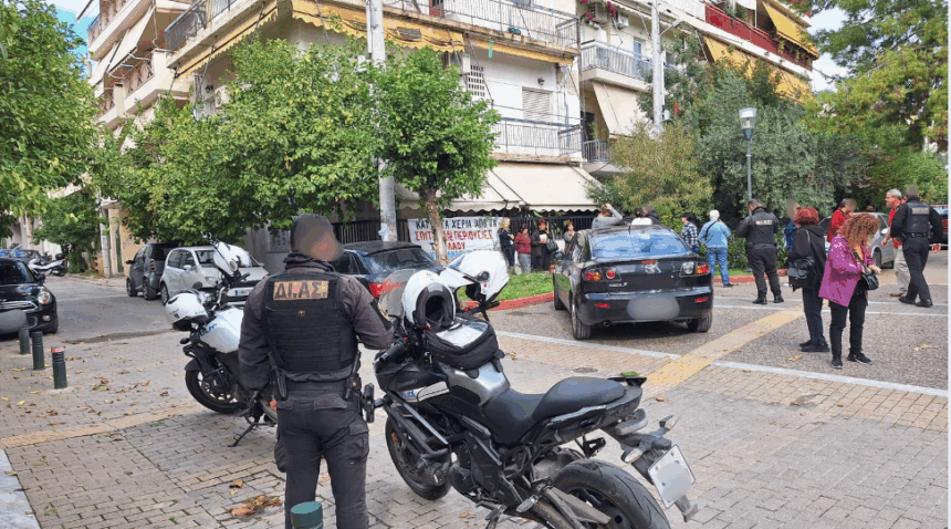 Απέτυχε η επιχείρηση κατάσχεσης κατοικίας - Ανθρώπινη ασπίδα 1