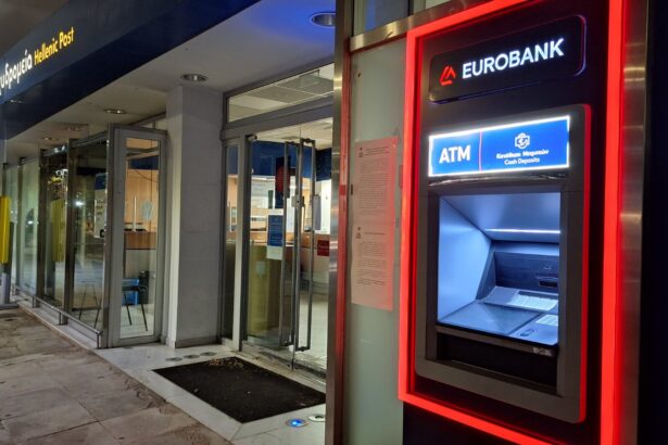 Τα ΕΛΤΑ δεν άφησαν "παγωτό" μόνο τις γιαγιάδες, αλλά και δύο μεγάλες τράπεζες 83