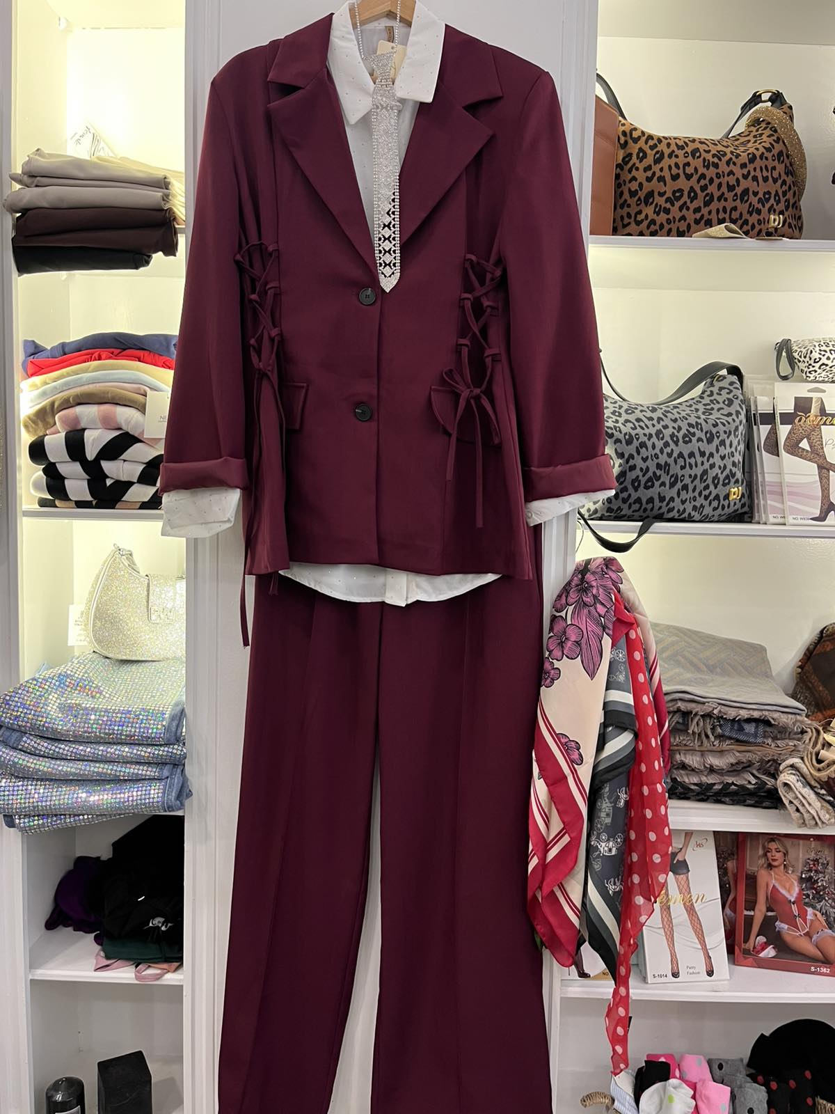 Δείτε τη λαμπερή συλλογή ρούχων του Be Queen και βρείτε το outfit σας για κάθε στιγμή των γιορτών! 18 Δείτε τη λαμπερή συλλογή ρούχων του Be Queen και βρείτε το outfit σας για κάθε στιγμή των γιορτών! 17