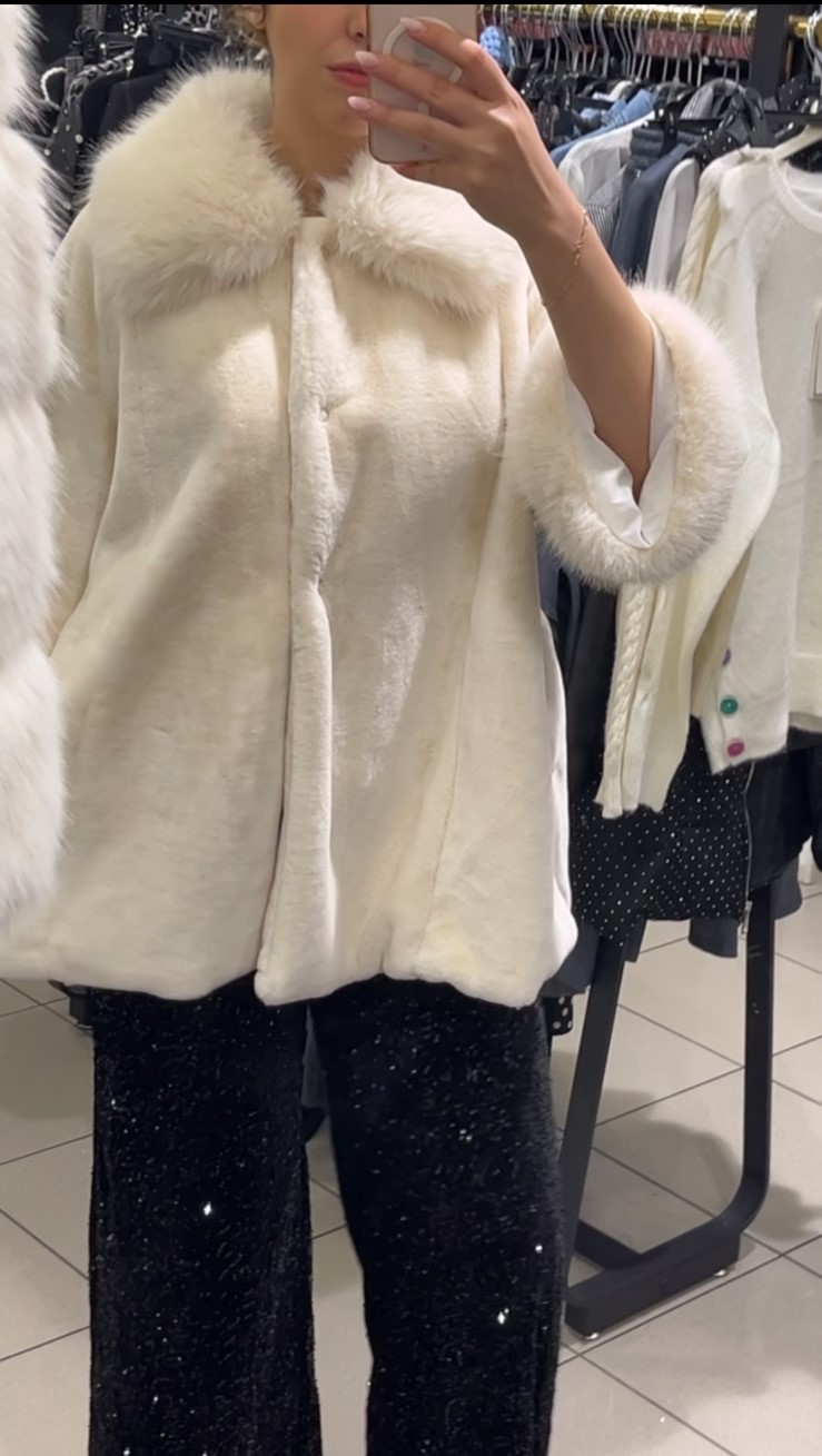 Δείτε τη λαμπερή συλλογή ρούχων του Be Queen και βρείτε το outfit σας για κάθε στιγμή των γιορτών! 32 Δείτε τη λαμπερή συλλογή ρούχων του Be Queen και βρείτε το outfit σας για κάθε στιγμή των γιορτών! 31