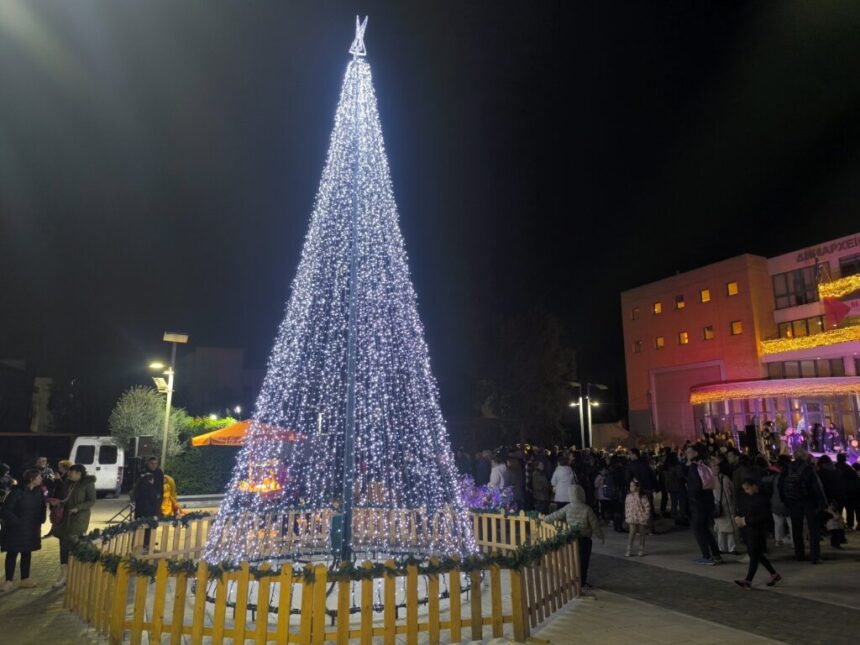 Ο Δήμος Χαϊδαρίου φωταγωγεί το Χριστουγεννιάτικο Δέντρο 1