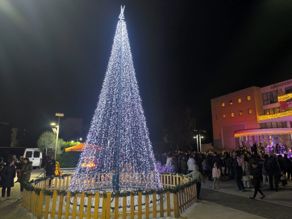 Ο Δήμος Χαϊδαρίου φωταγωγεί το Χριστουγεννιάτικο Δέντρο 11