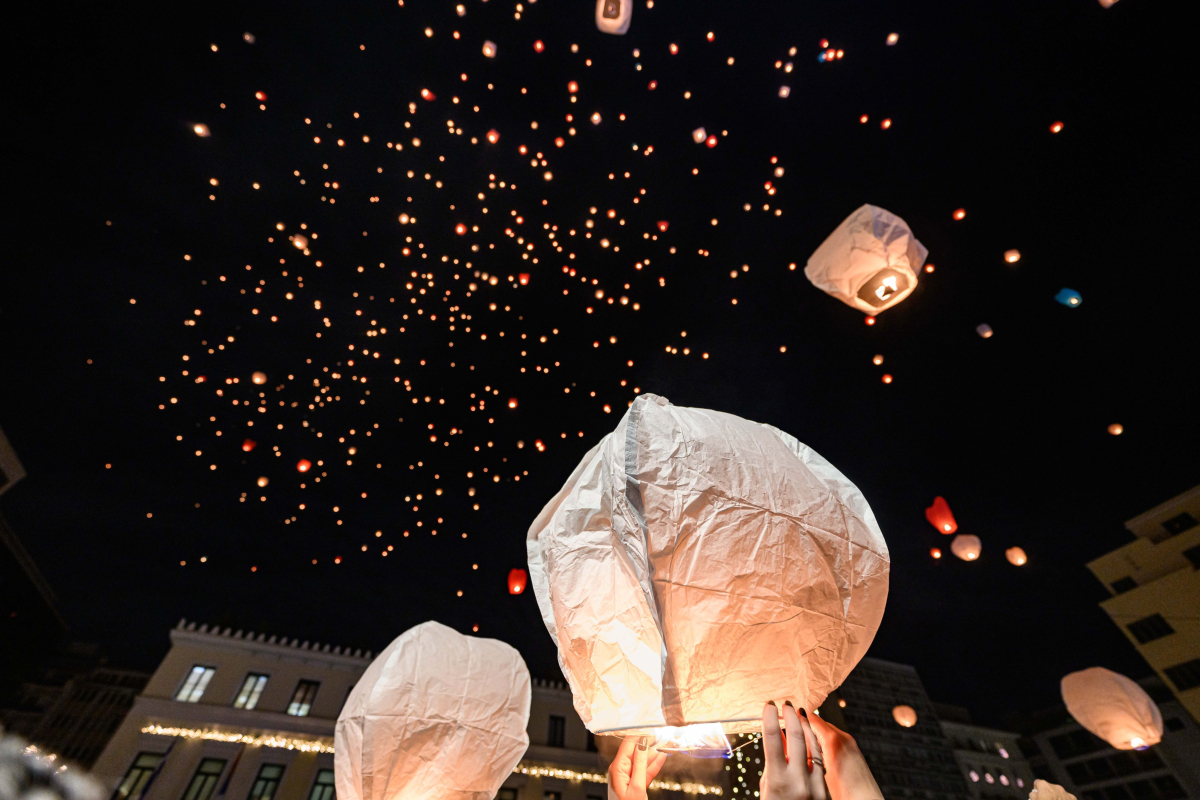 Νύχτα των Ευχών, Πλατεία Κοτζιά: Πότε θα πετάξουν στον ουρανό τα μαγικά φαναράκια 3