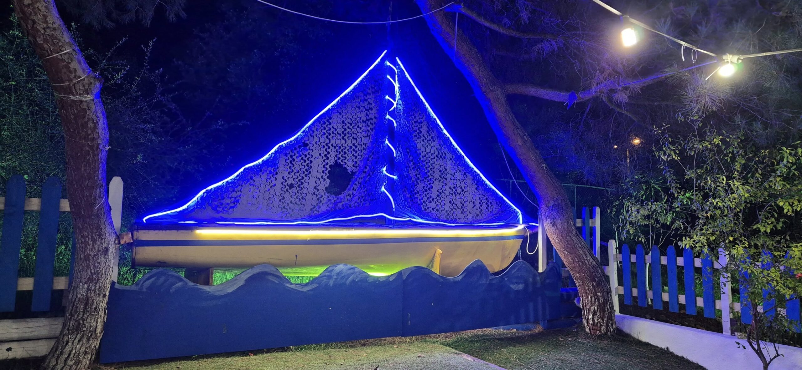 Οι "ακρίτες" του Χαϊδαρίου έκαναν την παιδική χαρά τους ένα μικρό χριστουγεννιάτικο χωριό 9