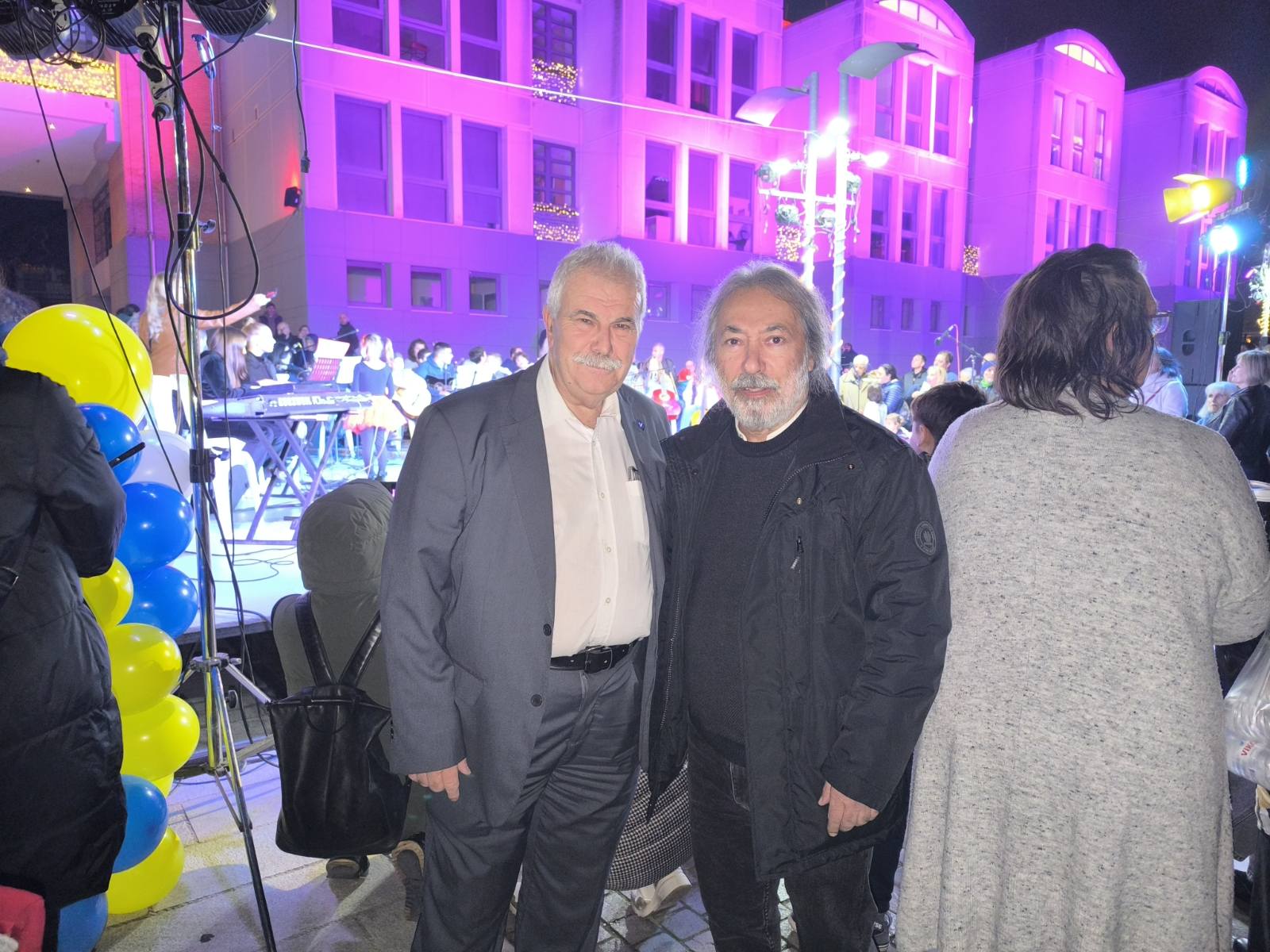 Φωταγωγήθηκε το Χριστουγεννιάτικο Δέντρο στο Χαϊδάρι - Θα λειτουργήσει και γιορτινό χωριό 14 Φωταγωγήθηκε το Χριστουγεννιάτικο Δέντρο στο Χαϊδάρι - Θα λειτουργήσει και γιορτινό χωριό 13