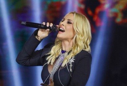 Στο νοσοκομείου η Ε. Παπαρίζου - Με Πέγκυ Ζήνα το άναμμα του χριστουγεννιάτικου δέντρου στο Περιστέρι 5