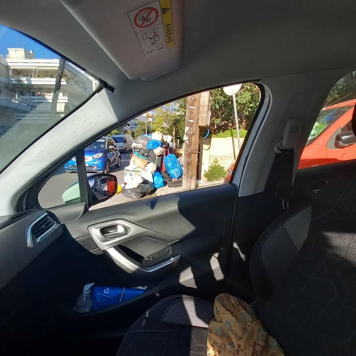 "Σήμερα σε ένα τετράγωνο, ψάχνοντας για πάρκινγκ..." 1