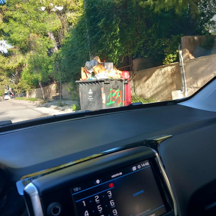 "Σήμερα σε ένα τετράγωνο, ψάχνοντας για πάρκινγκ..." 4 "Σήμερα σε ένα τετράγωνο, ψάχνοντας για πάρκινγκ..." 3