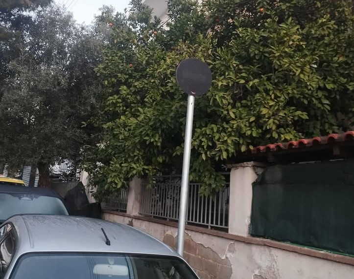 Έριξαν μαύρο στις απαγορευτικές πινακίδες! Μια περίεργη υπόθεση στο Χαϊδάρι 6 Έριξαν μαύρο στις απαγορευτικές πινακίδες! Μια περίεργη υπόθεση στο Χαϊδάρι 5