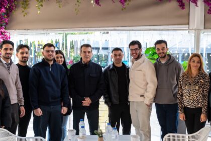 Ο Χρυσοχοΐδης με νέες και νέους τσιγγάνους - "Το παράδειγμα της Αγίας Βαρβάρας δείχνει τον δρόμο" 9