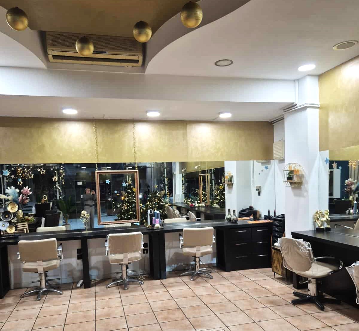 Εκεί μέσα κάτι ωραίο συμβαίνει! Δύο καταστήματα ομορφιάς κάνουν την πόλη… γιορτινή και όμορφη! 5