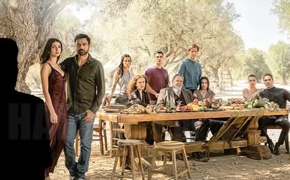 Ο Χαϊδαριώτης ηθοποιός που μπαίνει στη "Γη της ελιάς", ενώ ετοιμάζεται και για το reunion του πολυαγαπημένου "Στο Παρά Πέντε" 10