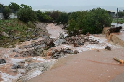 Ν. Μπελαβίλας για τη Μάνδρα: Αν δεν κατεδαφιστούν σπίτια, αποθήκες, σούπερ μάρκετ... 13