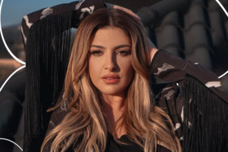 Νέα ημερομηνία - Το Περιστέρι ανάβει το Χριστουγεννιάτικο Δέντρο με μεγάλη συναυλία της Έλενας Παπαρίζου 45