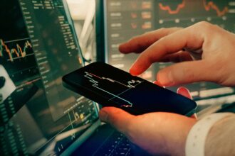 Πρόωρη αποπληρωμή δημόσιου χρέους: Τι θα μπορούσε να γίνει εναλλακτικά με τα κεφάλαια αυτά; 23