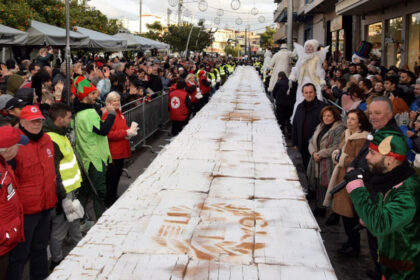 Ορατή από το διάστημα η φετινή Βασιλόπιτα του Παχατουρίδη: Θα απλώνεται σε όλη τη Λ. Θηβών! 87
