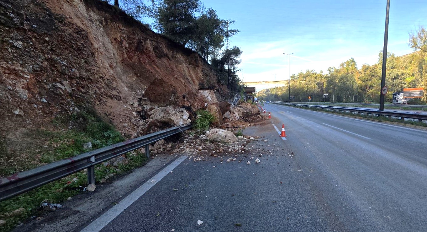 Λεωφόρος Αθηνών: Εργασίες αποκατάστασης στο σημείο της κατολίσθησης 3