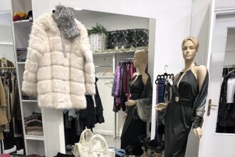 Δείτε τη λαμπερή συλλογή ρούχων του Be Queen και βρείτε το outfit σας για κάθε στιγμή των γιορτών! 41