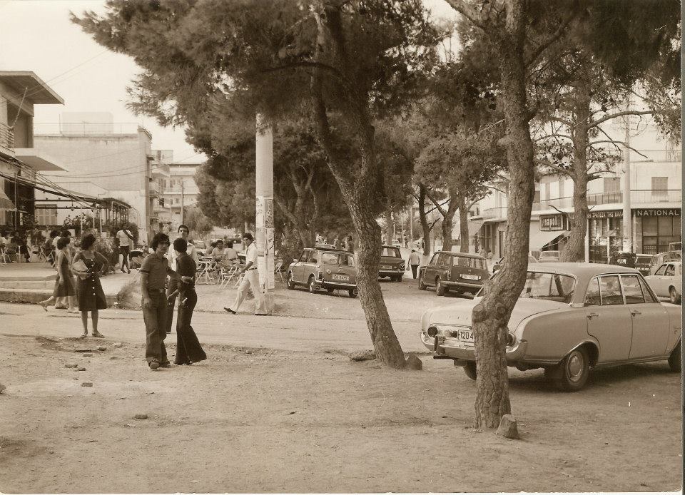 Πευκώνας Στρ. Καραϊσκάκη: Τα πεύκα ήρωες του ωραιότερου πεζόδρομου της Αθήνας 4 Πευκώνας Στρ. Καραϊσκάκη: Τα πεύκα ήρωες του ωραιότερου πεζόδρομου της Αθήνας 3