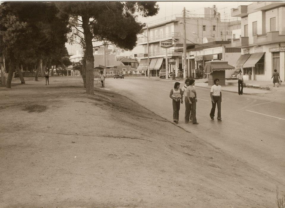 Πευκώνας Στρ. Καραϊσκάκη: Τα πεύκα ήρωες του ωραιότερου πεζόδρομου της Αθήνας 10 Πευκώνας Στρ. Καραϊσκάκη: Τα πεύκα ήρωες του ωραιότερου πεζόδρομου της Αθήνας 9