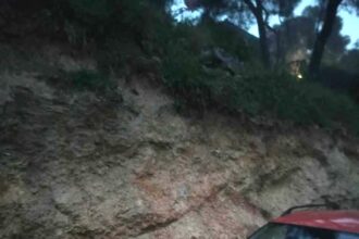 Κατολίσθηση χθες στον Προφήτη Ηλία: "Ήμουν μέσα και έπεσε βράχος στο αυτοκίνητο" 25