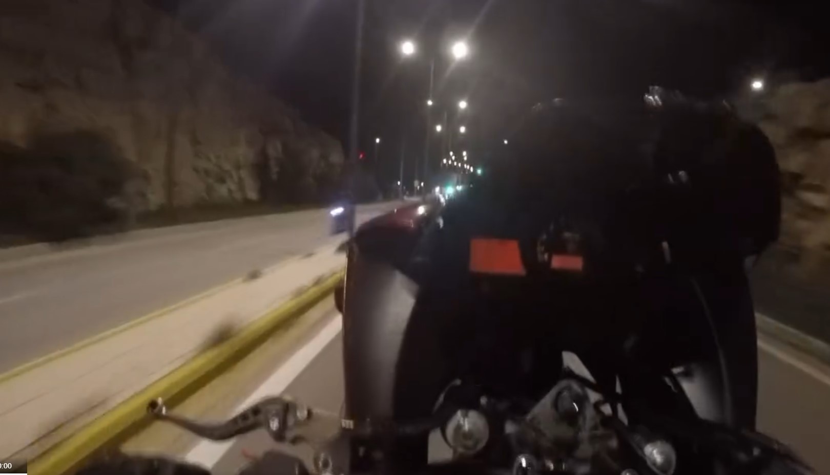 Ενέδρα σε τρία άτομα που έτρεχαν με μηχανές και έκαναν σούζες στη Λεωφόρο Αθηνών 3