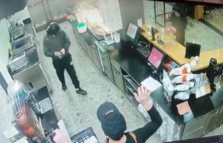 Χαϊδάρι: Η "μάστιγα της νυχτερινής βάρδιας" - Δύο ληστές τρομοκράτησαν δεκάδες εργαζόμενους - Βίντεο 15