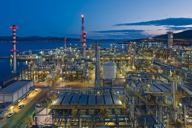 Μαζικές προσλήψεις προσωπικού στην Motor Oil 125