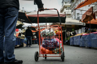 Η λαϊκή αγορά που 40 χρόνια δεν έχει φύγει ποτέ από τον δρόμο-παγίδα 33