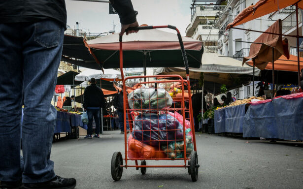 Η λαϊκή αγορά που 40 χρόνια δεν έχει φύγει ποτέ από τον δρόμο-παγίδα 121