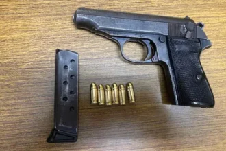 Χαϊδάρι: Καταδίωξη και σύλληψη 20χρονου με γεμάτο πιστόλι 25