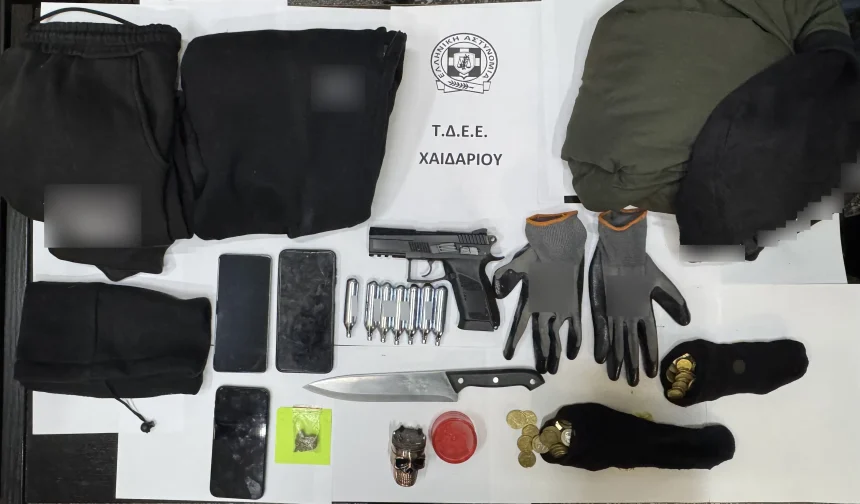 Χειροπέδες σε συμμορία ληστών - Έκρυβαν οπλισμό σε σχολείο! 15