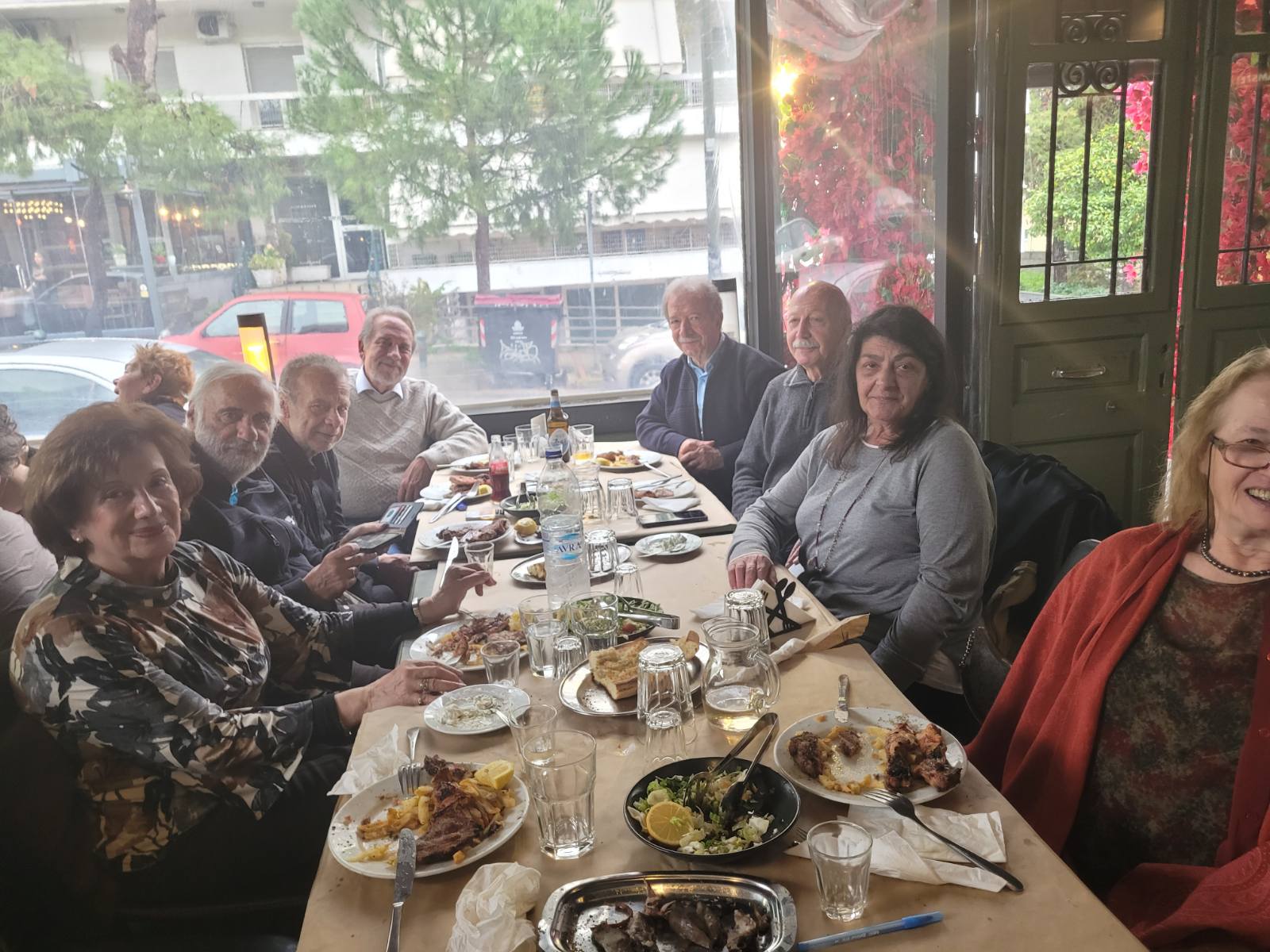 Μια συνάντηση γεμάτη μνήμες, αγκαλιές και νέα ξεκινήματα για τους συνταξιούχους του Δήμου Χαϊδαρίου 4 Μια συνάντηση γεμάτη μνήμες, αγκαλιές και νέα ξεκινήματα για τους συνταξιούχους του Δήμου Χαϊδαρίου 3