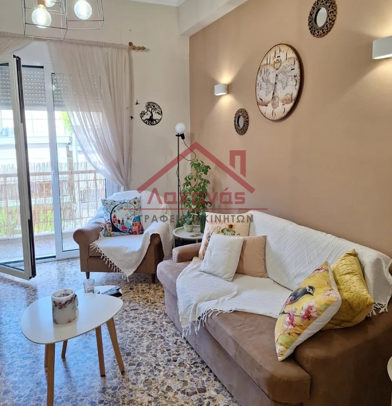 Πωλείται ανακαινισμένο διαμέρισμα στην Πετρούπολη 1