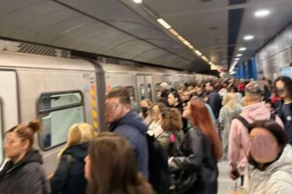 Τραγική κατάληξη για τον άνδρα που έπεσε στις ράγες στο Σύνταγμα 29