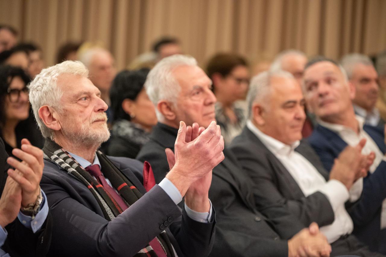 Πλήθος κόσμου στη βασιλόπιτα του "Χαϊδάρι Ξανά" – Αιχμές για τα οικονομικά του Δήμου και πολιτική εστίαση στην επόμενη αναμέτρηση 8 Πλήθος κόσμου στη βασιλόπιτα του "Χαϊδάρι Ξανά" – Αιχμές για τα οικονομικά του Δήμου και πολιτική εστίαση στην επόμενη αναμέτρηση 7