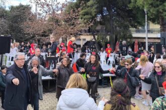 Πολύς κόσμος, Κουτσούμπας και άφθονο κέφι στην αποκριάτικη παρέλαση του Χαϊδαρίου 27