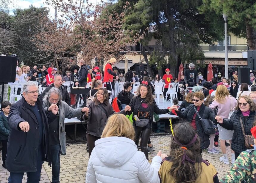 Πολύς κόσμος, Κουτσούμπας και άφθονο κέφι στην αποκριάτικη παρέλαση του Χαϊδαρίου 15