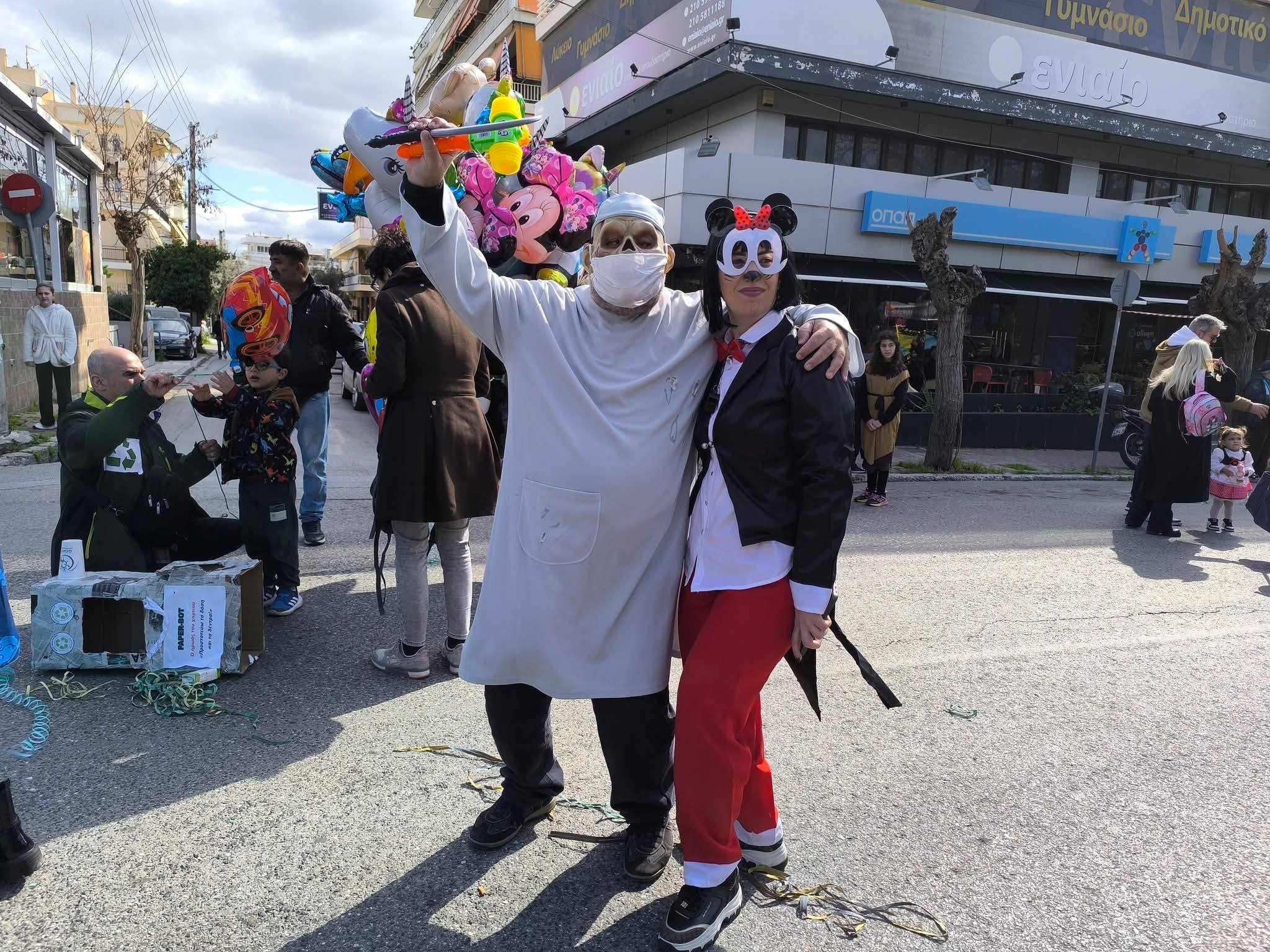 Πολύς κόσμος, Κουτσούμπας και άφθονο κέφι στην αποκριάτικη παρέλαση του Χαϊδαρίου 18 Πολύς κόσμος, Κουτσούμπας και άφθονο κέφι στην αποκριάτικη παρέλαση του Χαϊδαρίου 17