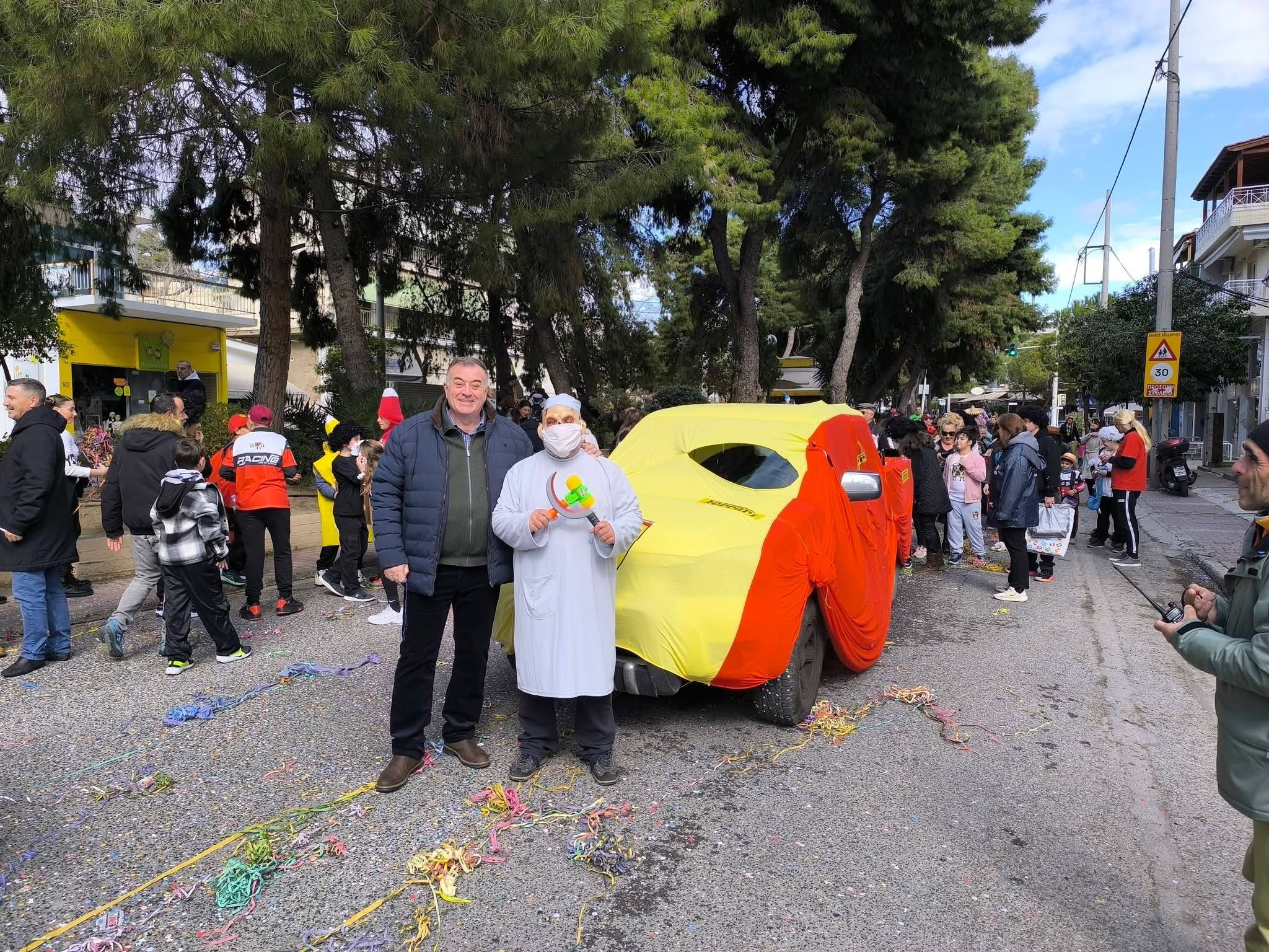 Πολύς κόσμος, Κουτσούμπας και άφθονο κέφι στην αποκριάτικη παρέλαση του Χαϊδαρίου 16 Πολύς κόσμος, Κουτσούμπας και άφθονο κέφι στην αποκριάτικη παρέλαση του Χαϊδαρίου 15