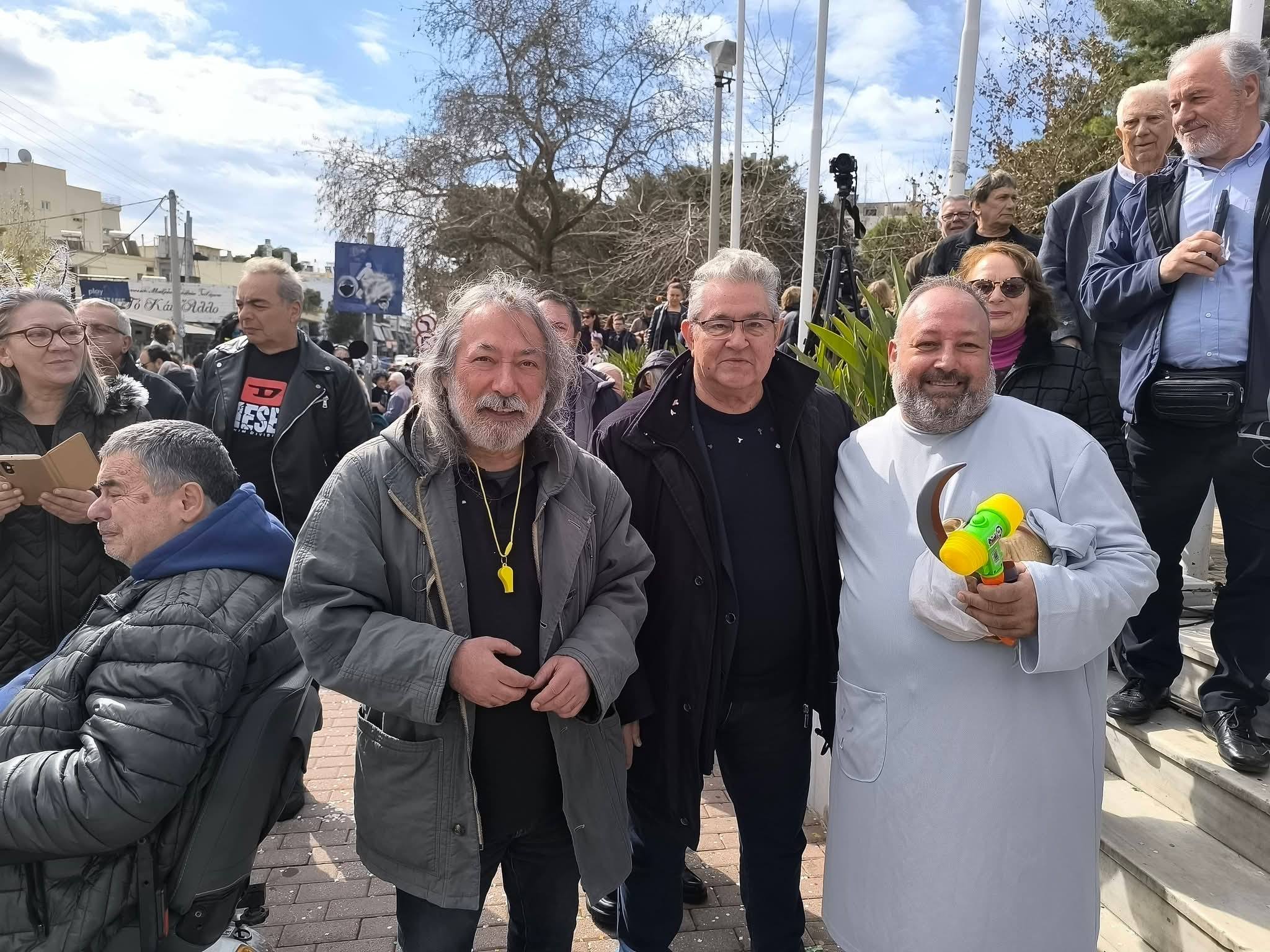 Πολύς κόσμος, Κουτσούμπας και άφθονο κέφι στην αποκριάτικη παρέλαση του Χαϊδαρίου 10 Πολύς κόσμος, Κουτσούμπας και άφθονο κέφι στην αποκριάτικη παρέλαση του Χαϊδαρίου 9