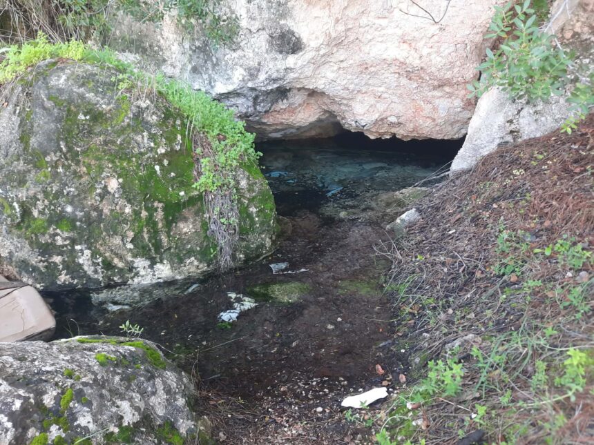 Το "θαύμα" έγινε, κελαρύζει και πάλι η μοναδική πηγή του Ποικίλου 15