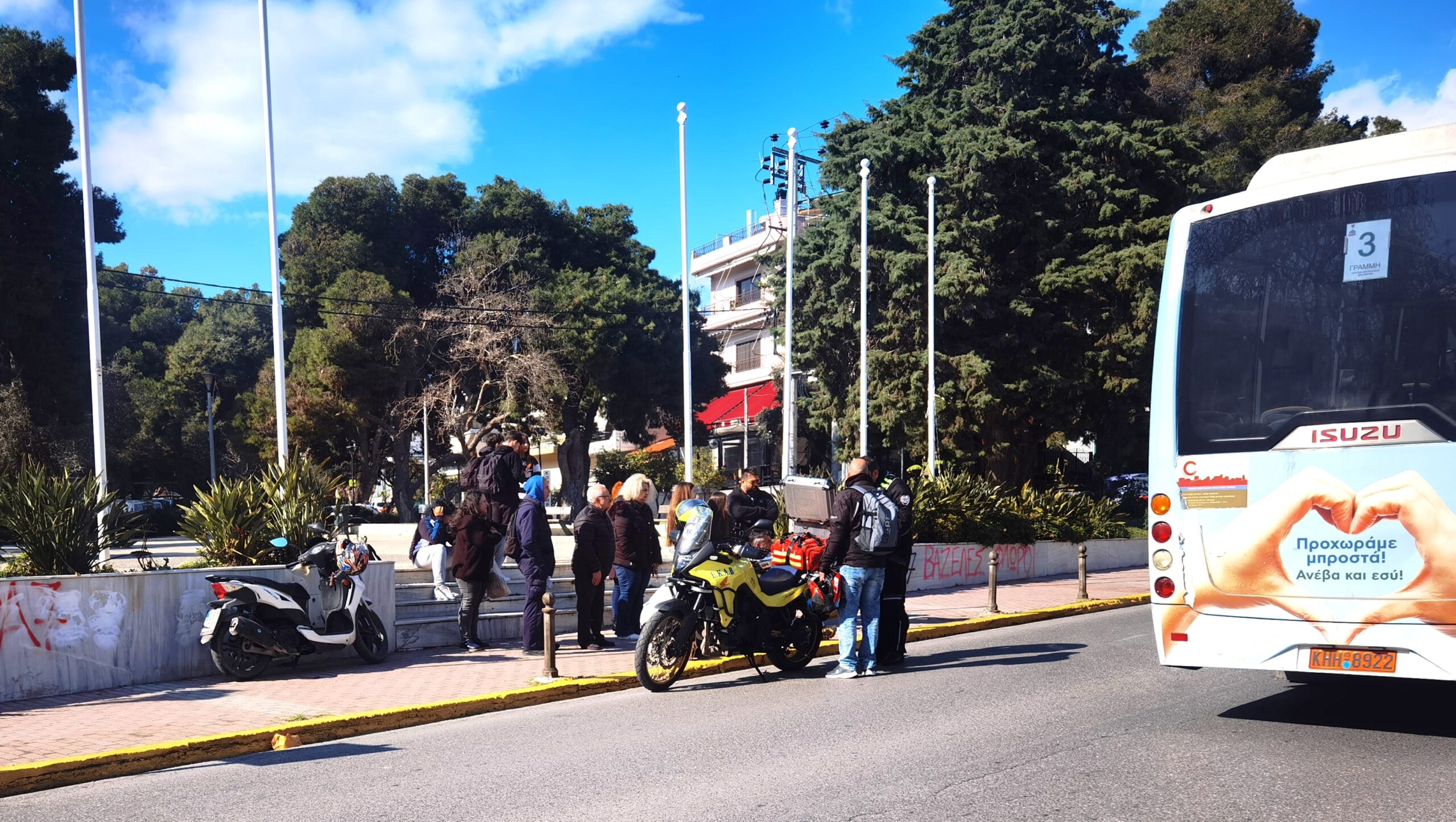 Καραϊσκάκη - Πλατεία Ηρώων: Τραυματισμός μαθητή σε τροχαίο ενώ επέστρεφε από το σχολείο 4 Καραϊσκάκη - Πλατεία Ηρώων: Τραυματισμός μαθητή σε τροχαίο ενώ επέστρεφε από το σχολείο 3