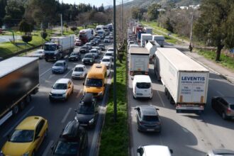 Ανακοίνωση της Τροχαίας για την υπερφόρτωση της Λεωφόρου Αθηνών 25