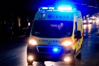 Σύγκρουση ΙΧ και λεωφορείου στον Σκαραμαγκά – Ένας εγκλωβισμένος 29