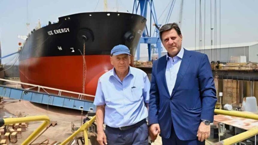 Πλοία και super-yachts δίνουν ψήφο εμπιστοσύνης στον Σκαραμαγκά 1