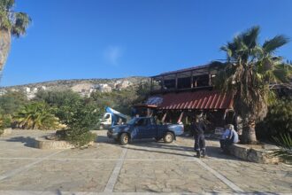 Ποιον ρόλο έπαιξε η καφετέρια "Θεαθήναι" στον δασικό αποχαρακτηρισμό του Πάρκου Νεολαίας; 25