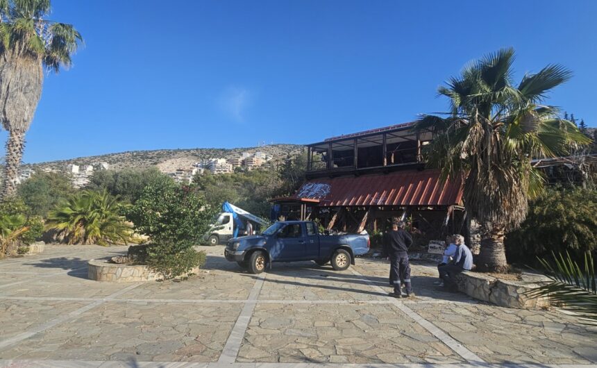 Ποιον ρόλο έπαιξε η καφετέρια "Θεαθήναι" στον δασικό αποχαρακτηρισμό του Πάρκου Νεολαίας; 1